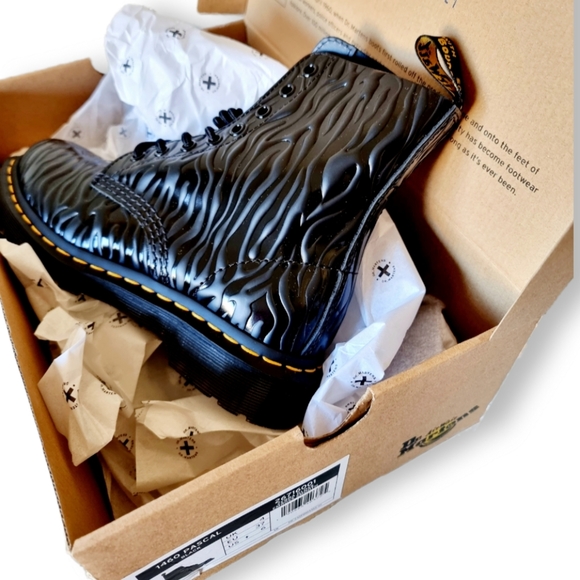 Dr. Martens Black 1460 Pascal Zebra Emboss Boot UK 4 - Picture 3 of 11